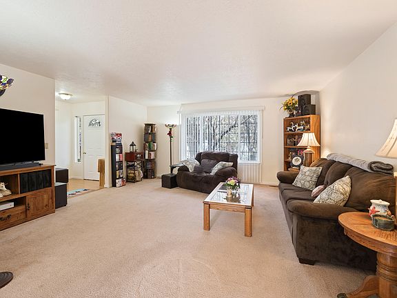 5th image of 1052 NE Francis Ct