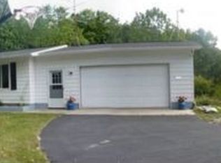 2060 N Jacobson Rd, Suttons Bay, MI 49682