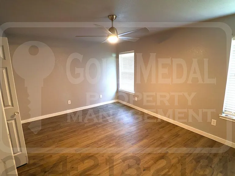 910 Frontier Trl — Photo 14