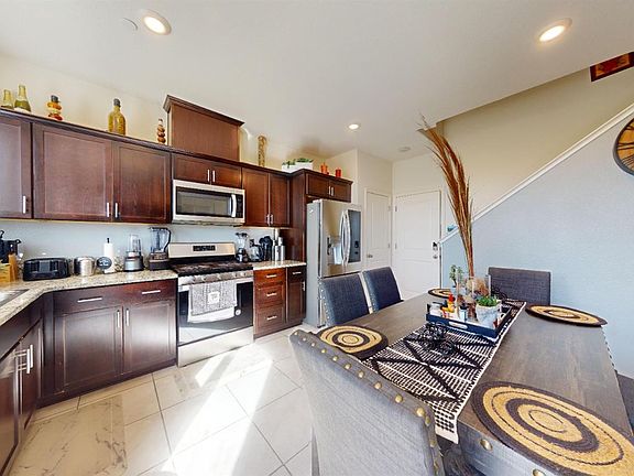 3rd image of 230 Korbel Ave