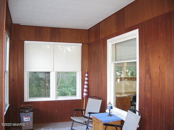 4th image of 714-716 Diana St
