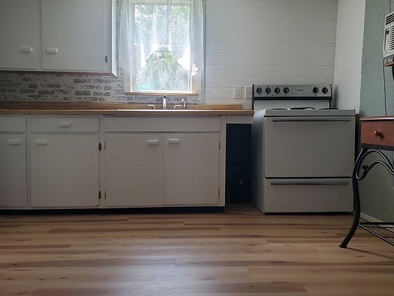 3rd image of 845 Margie Tewmey Rd