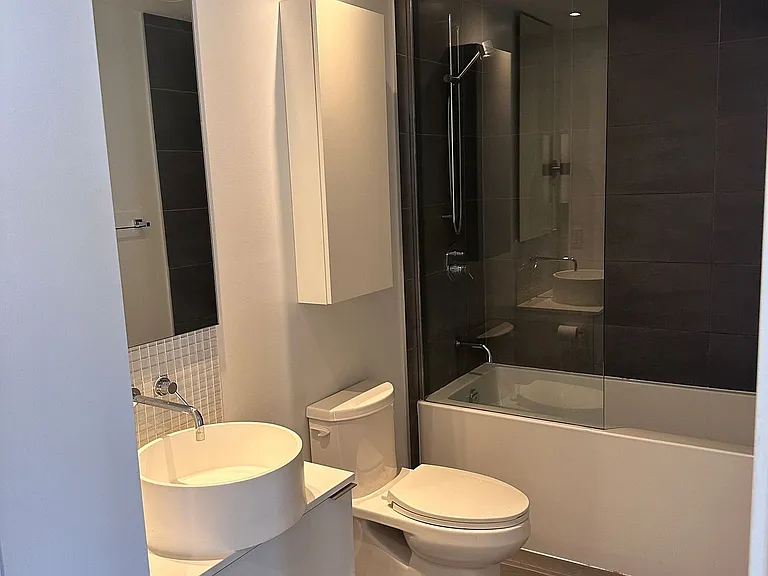 185 Roehampton Ave #1902 — Photo 11