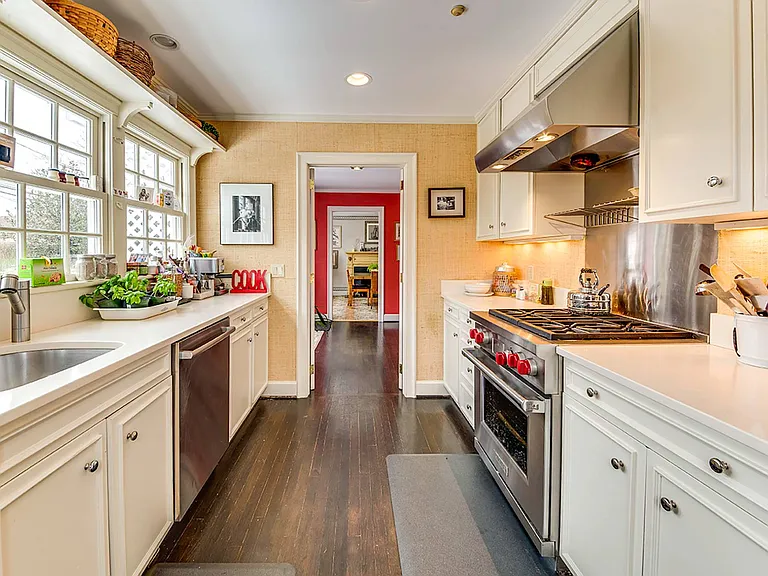 38 Halsey Ln — Photo 16