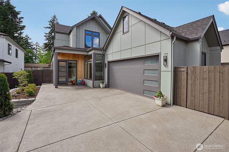 2nd image of 10706 SE 13th Circle