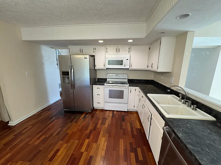 3315 Oak Tree Dr S — Photo 8
