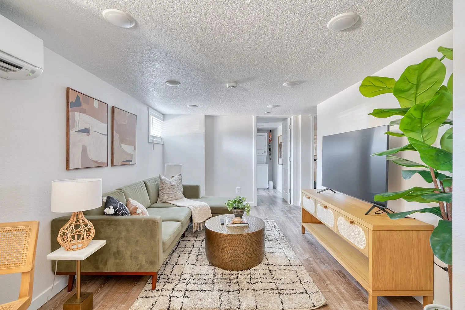 2 bed, 1.0 bath, 2411 sqft, $2,771 — Photo 2