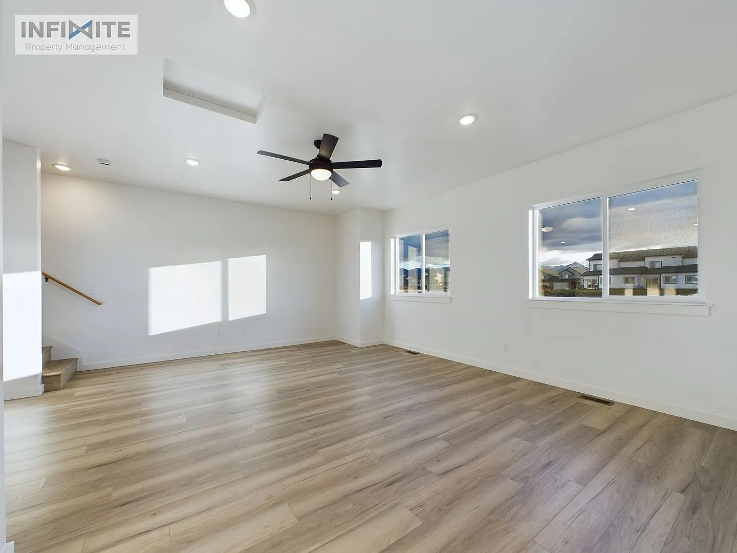 Wonderful 3 Bedroom End Unit — Photo 4