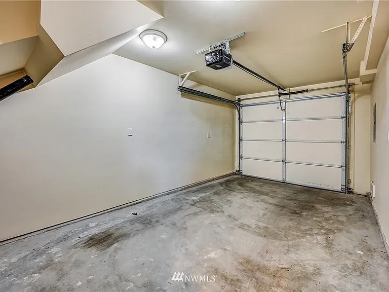 5790 Roosevelt Way NE — Photo 24