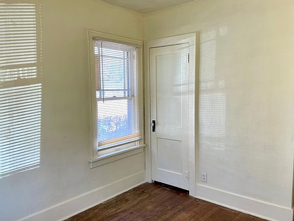4th image of 1105 Christopher St