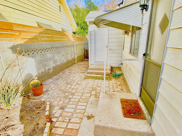 521 Avenue L — Photo 8