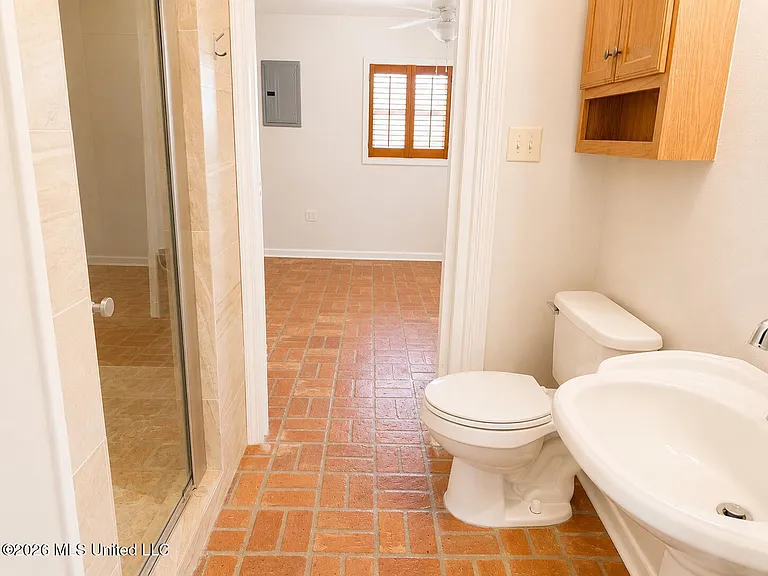 135 Pine Grove Ave — Photo 11