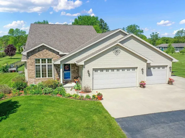 919 Aubrey Ln, Little Suamico, WI 54141