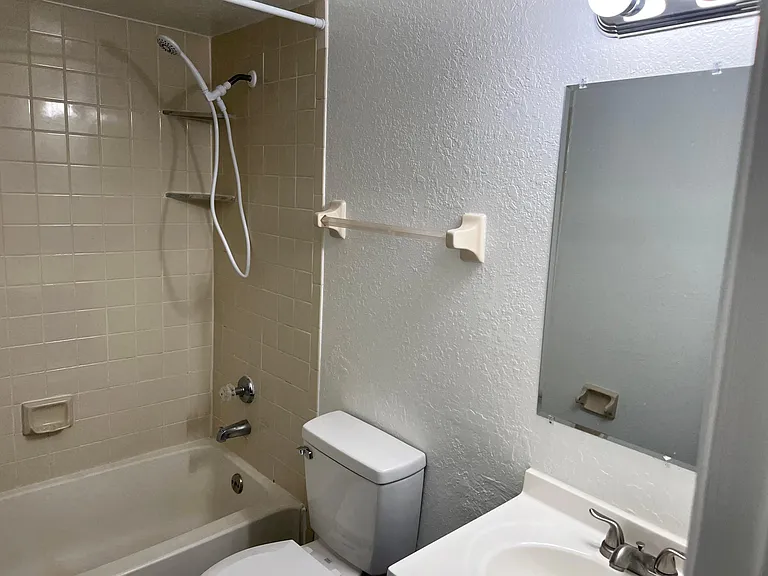 5259 Images Cir #207 — Photo 15