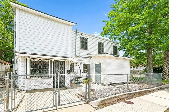 2410 Gentilly Blvd #2