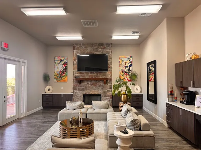 Apex Villas — Photo 11