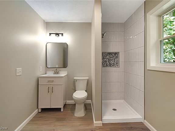 5th image of 231 Ruth St