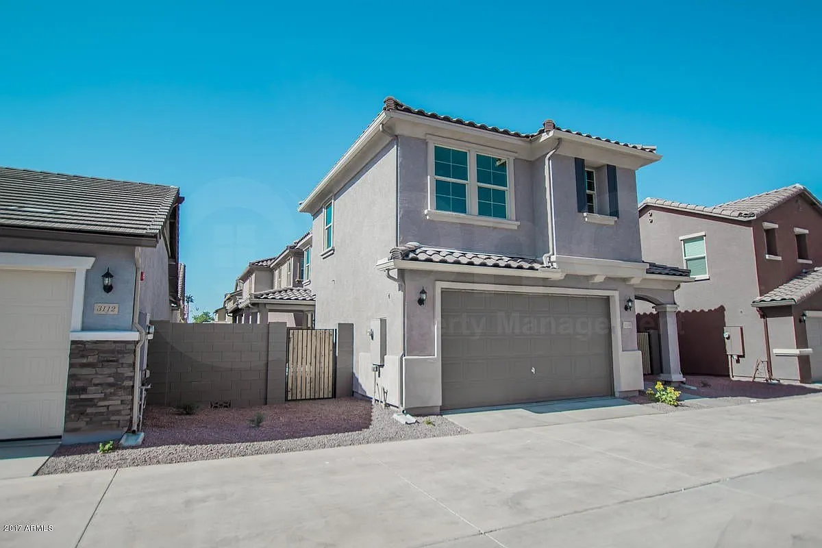 3 bed, 2.5 bath, 1905 sqft, $2,350 — Photo 2