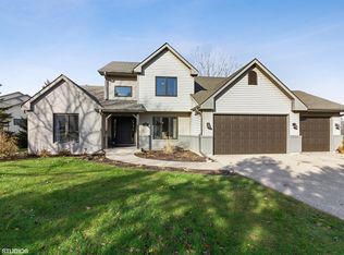 1340 Edgewood Dr, Lake Geneva, WI