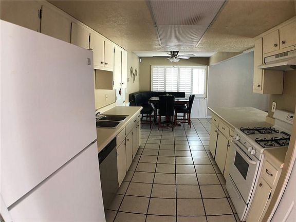 5th image of 10661 Candlewood Ave
