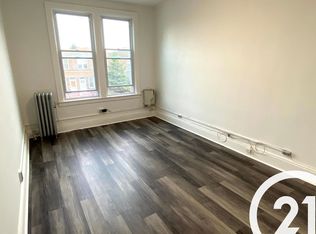 24-32 33rd St #2A, Astoria, NY 11102