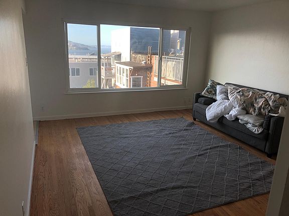 2nd image of 812 Bay St APT 4