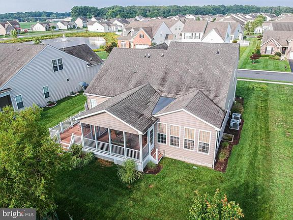 3rd image of 37932 Bayview Cir E