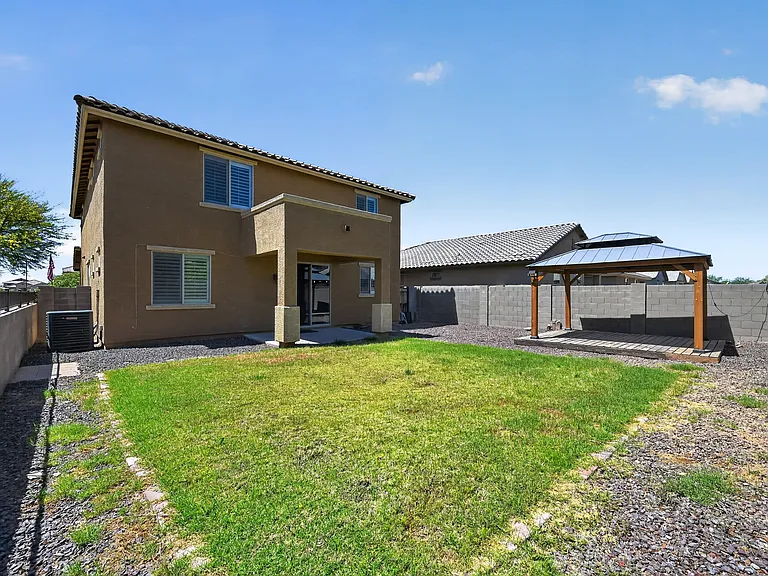 18040 W Louise Dr — Photo 2