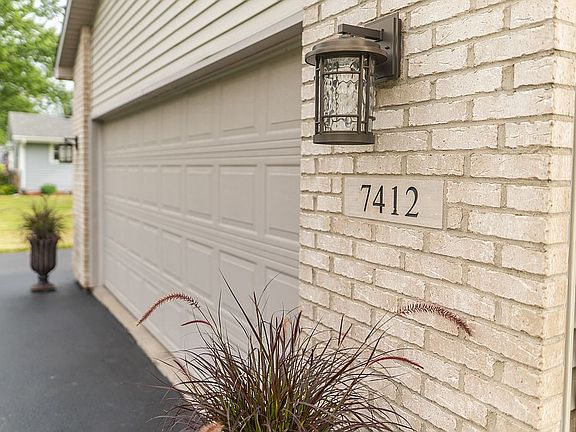 5th image of 7412 N Oak Dr