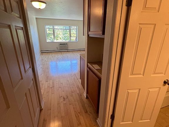 3rd image of 2030 N Oakland Ave APT 305