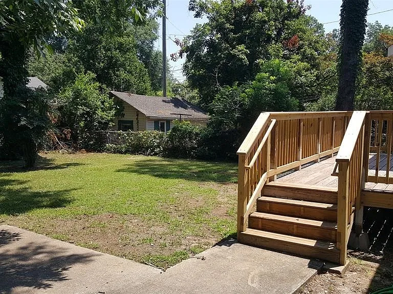 2243 Winona Ave — Photo 18