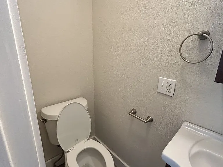 106 W Hudson St — Photo 9