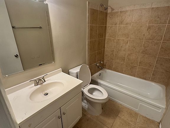 4th image of 4666 Greenwood Dr