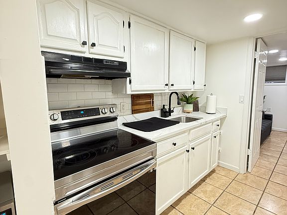 3rd image of 267 N 7th St Room 1
