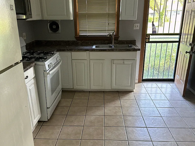 15815 W Lexington Ave #5 — Photo 1