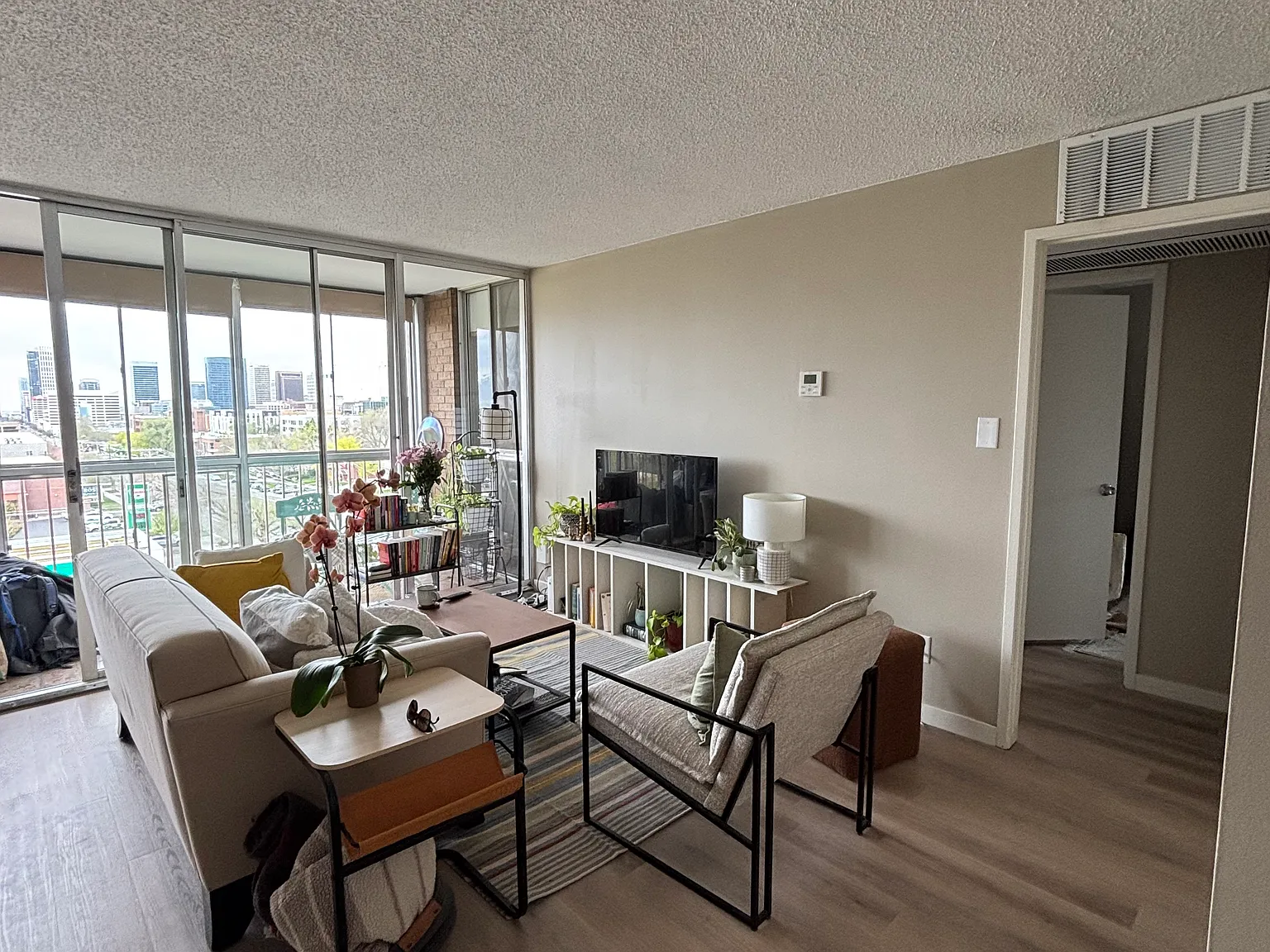 1 bed, 927 sqft, $975 — Photo 2