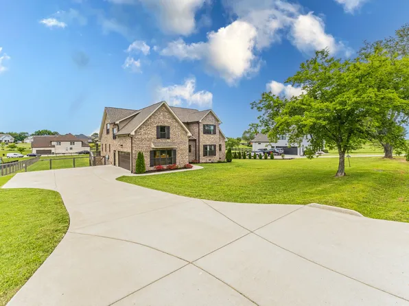 746 N Russell St, Portland, TN 37148