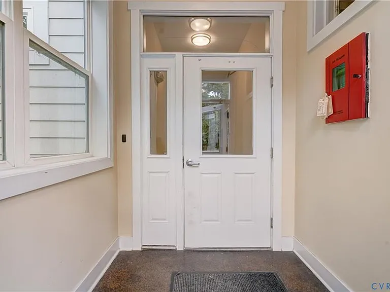 1020 Porter St #104 — Photo 5