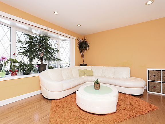 3rd image of 586 Forest Preserve Dr