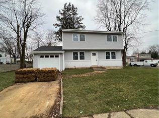 3 Piedmont Dr, Old Bridge, NJ