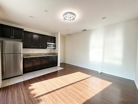 3rd image of 13335 Los Robles Ct