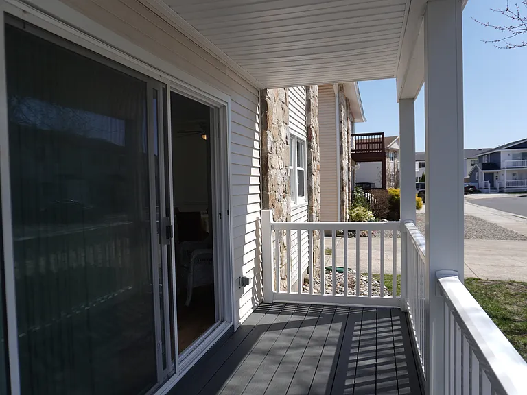 453 Berkshire Dr — Photo 4