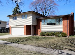 8918 Cherry Ave, Morton Grove, IL