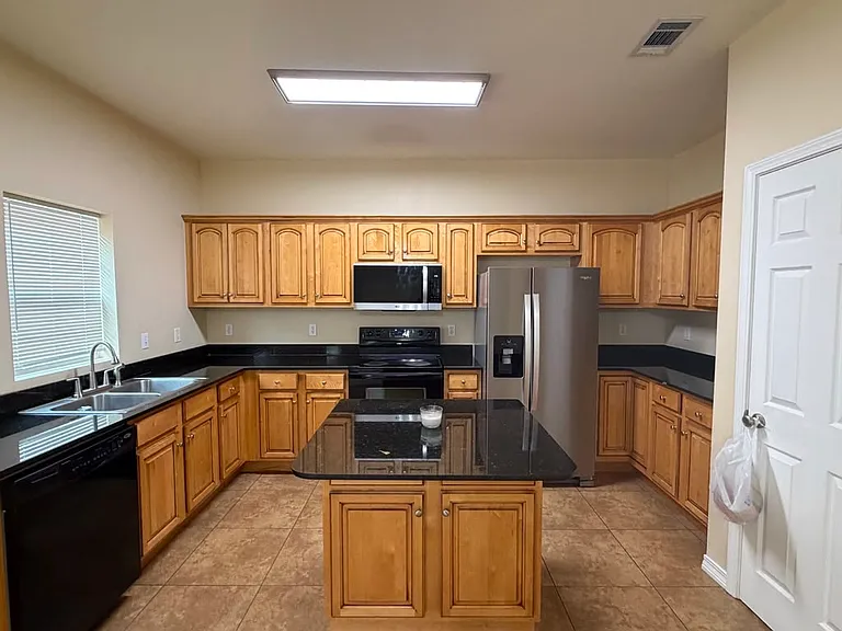 1529 Bentley Cir — Photo 7