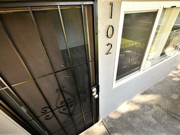 4th image of 8603 Hillside St #102