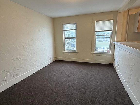 5th image of 8-12 Exchange Ct