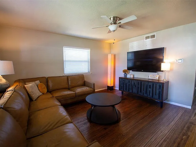 1217 Danville Dr — Photo 8