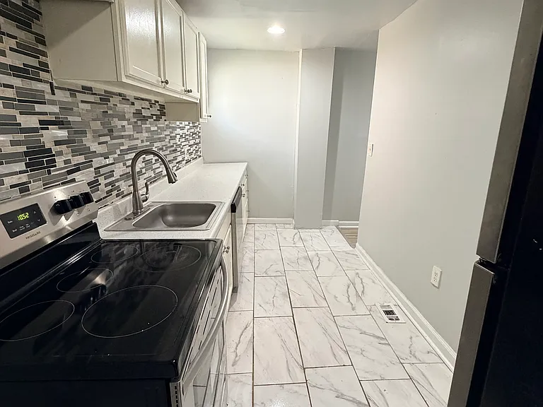 6030 Greenway Ave — Photo 17
