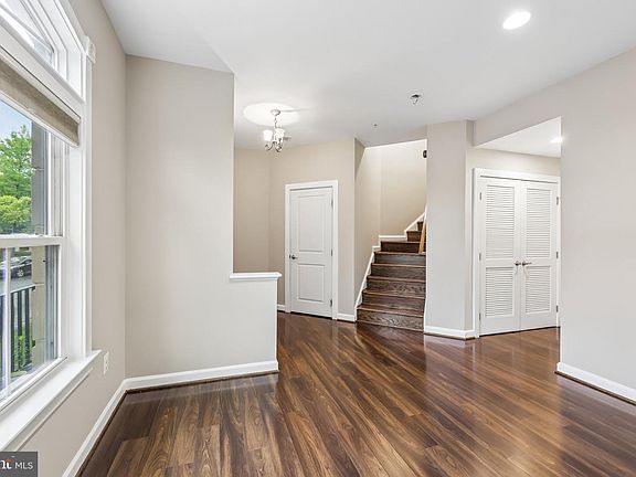 5th image of 355 Parkview Ave