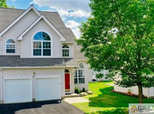 34 Pin Oak Dr, North Brunswick, NJ 08902